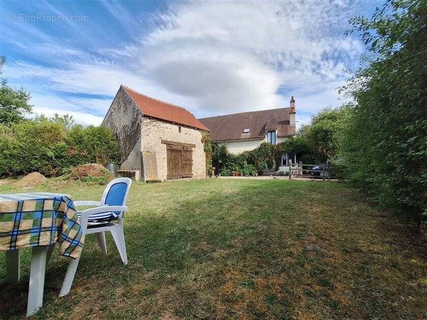 Maison à LUSSAC-LES-EGLISES