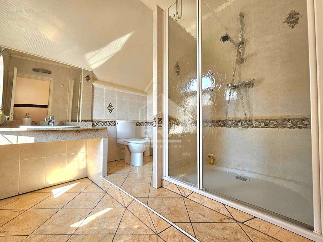 Semi plain pied, 4 chambres, bureau, jardin, dépendances, garage - photo 8