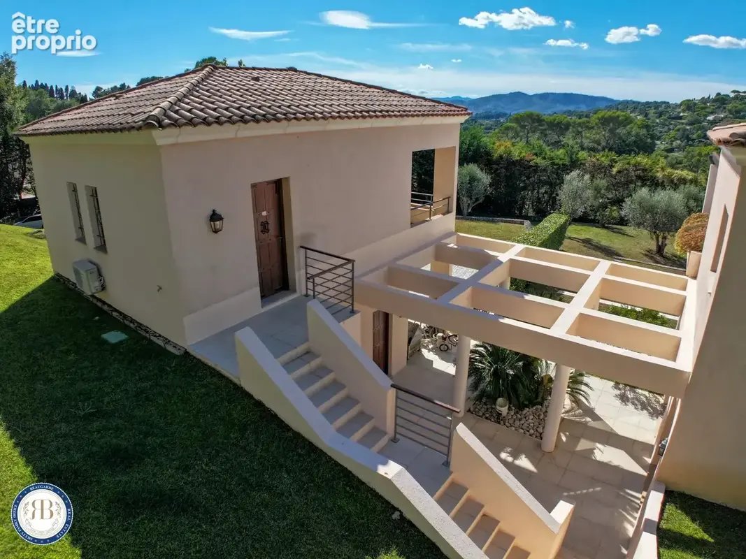 À vendre — villa contemporaine à mougins — secteur recherché — calme —	4 chambres / avec appartement indépendant - photo 7