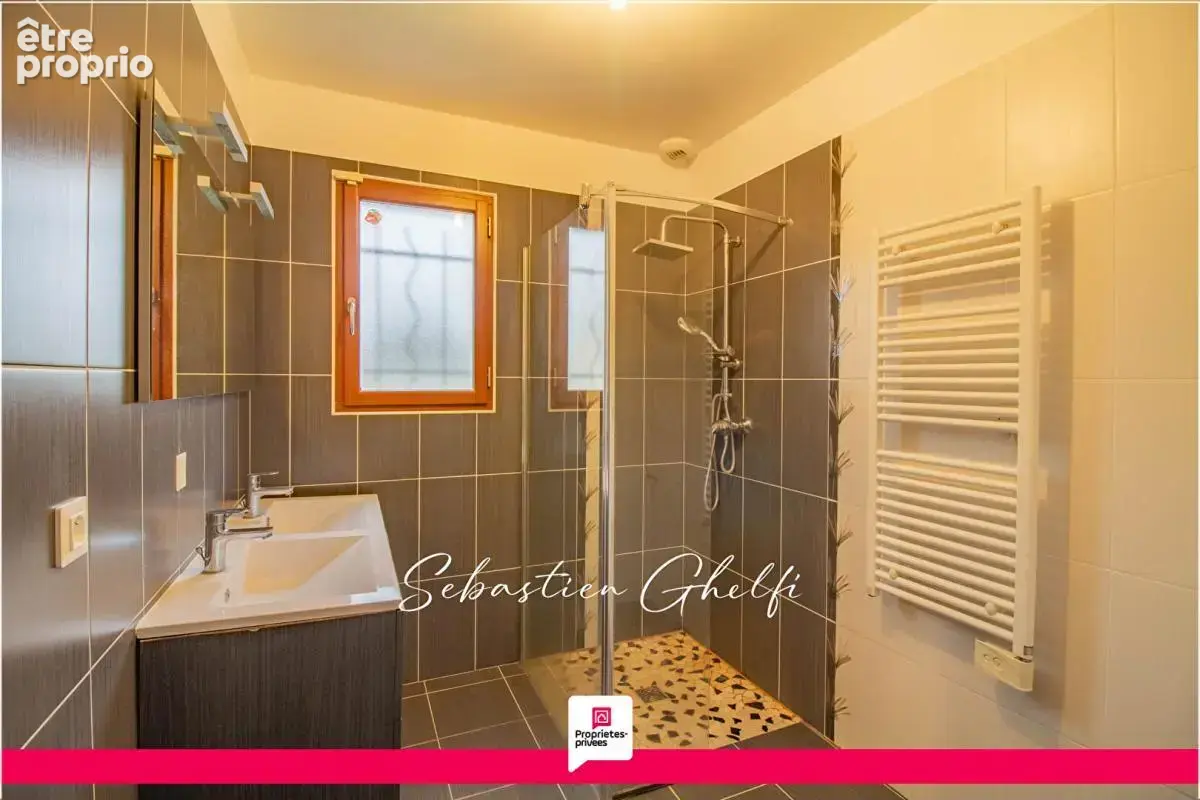 Maison avec 4 chambres- 2 salles d''eau-2 wc-cellier-garage - photo 11