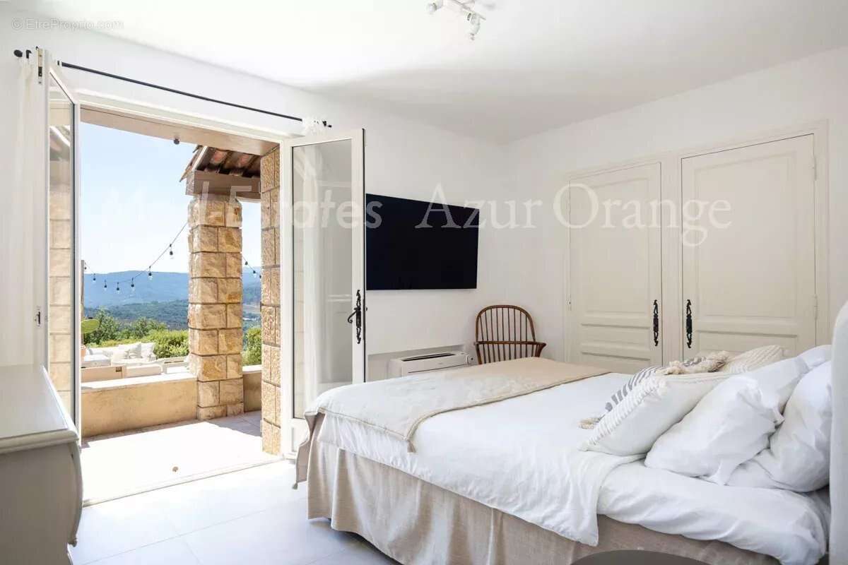 Villa d'exception avec vue panoramique à Grimaud. - photo 13