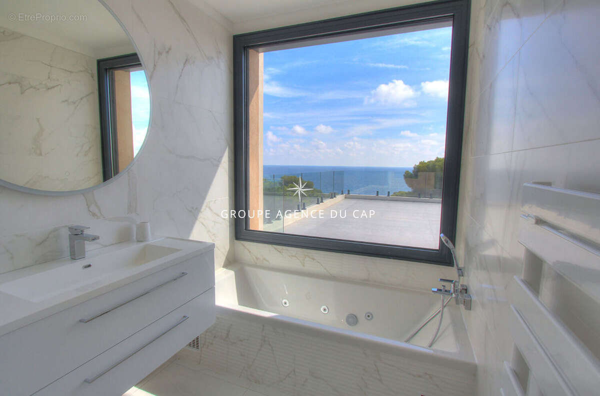 À vendre villa contemporaine de 350m² 8 pièces avec vue mer, à pied des plages et des commerces des issambres - photo 12