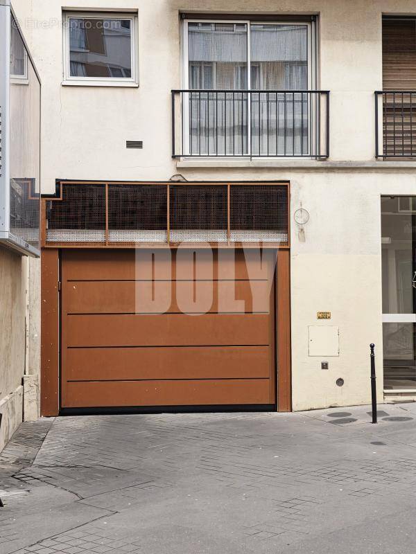 Parking à PARIS-11E