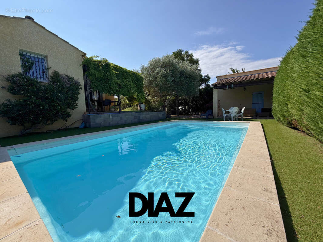 SAINT-CHAPTES   Villa de plain-pied 6 pièces de 120 m2 avec piscine et jardin paysagé - photo 13