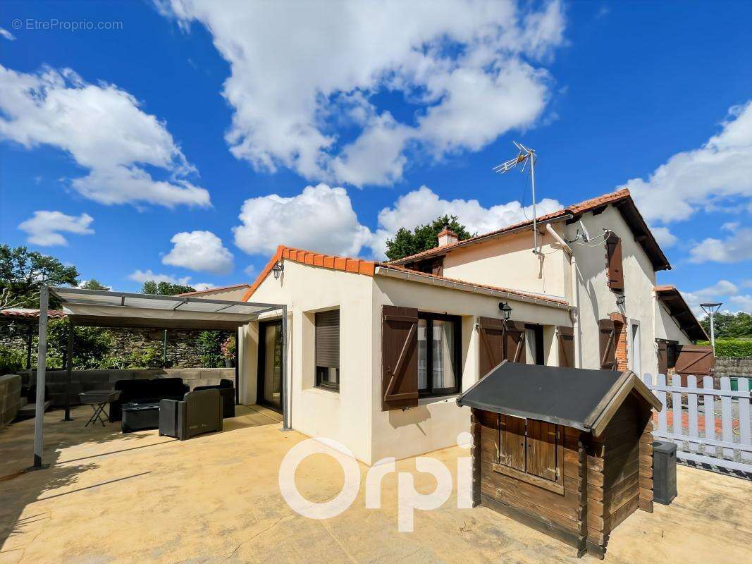 Maison de charme avec grand terrain constructible - photo 11