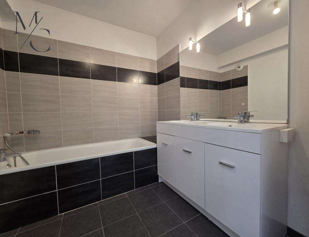 Appartement à BEAUZELLE