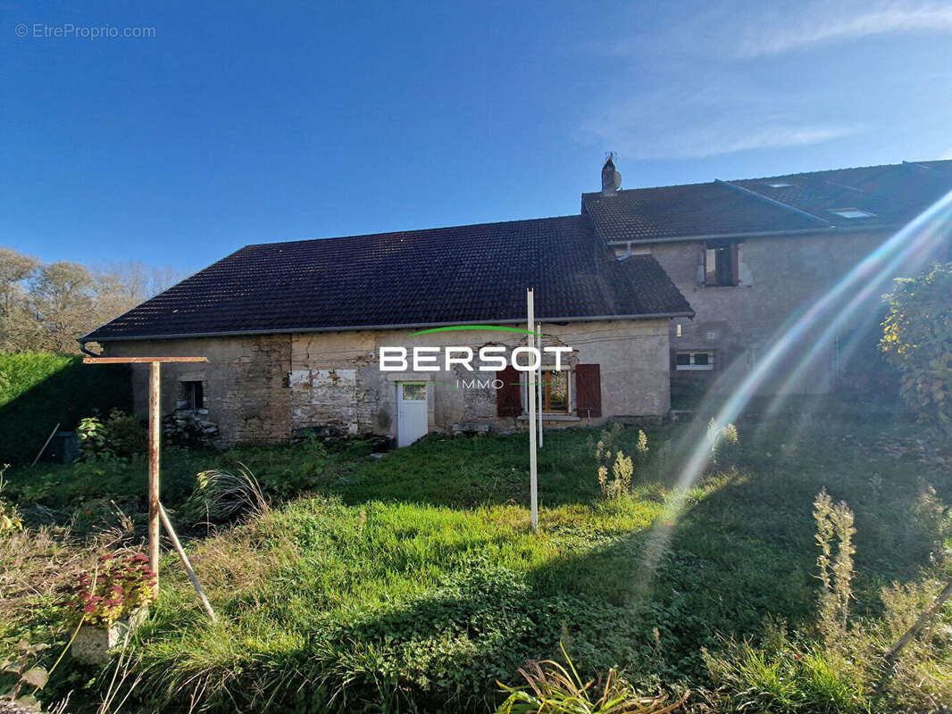 Maison à GENEUILLE