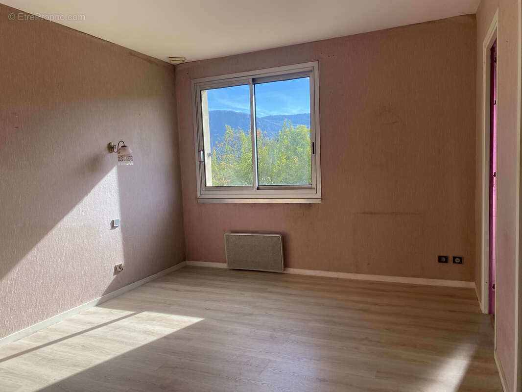 Maison à AVIGNON-LES-SAINT-CLAUDE