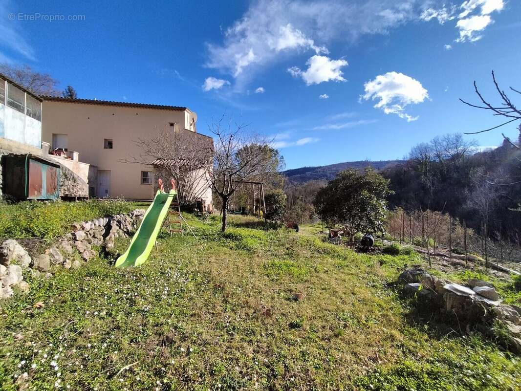 Appartement à TOURRETTES-SUR-LOUP