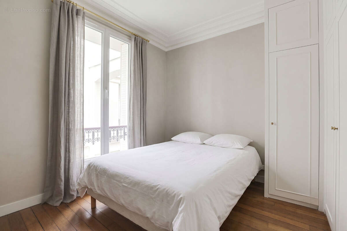 Appartement à PARIS-14E