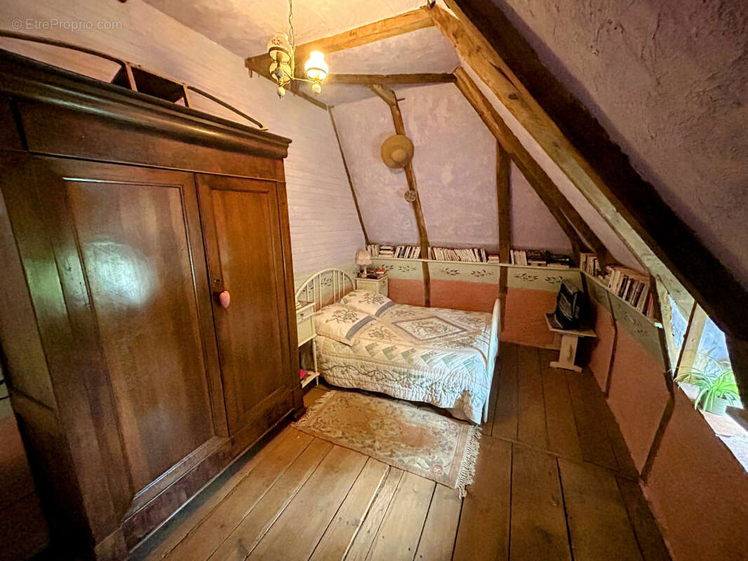 Maison à LAVAL-SUR-LUZEGE