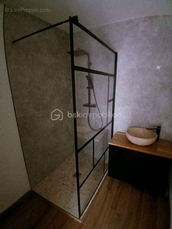 Proximite centre ville,  tres bel appartement t3 neuf avec terrasse, le long du doubs! - photo 8
