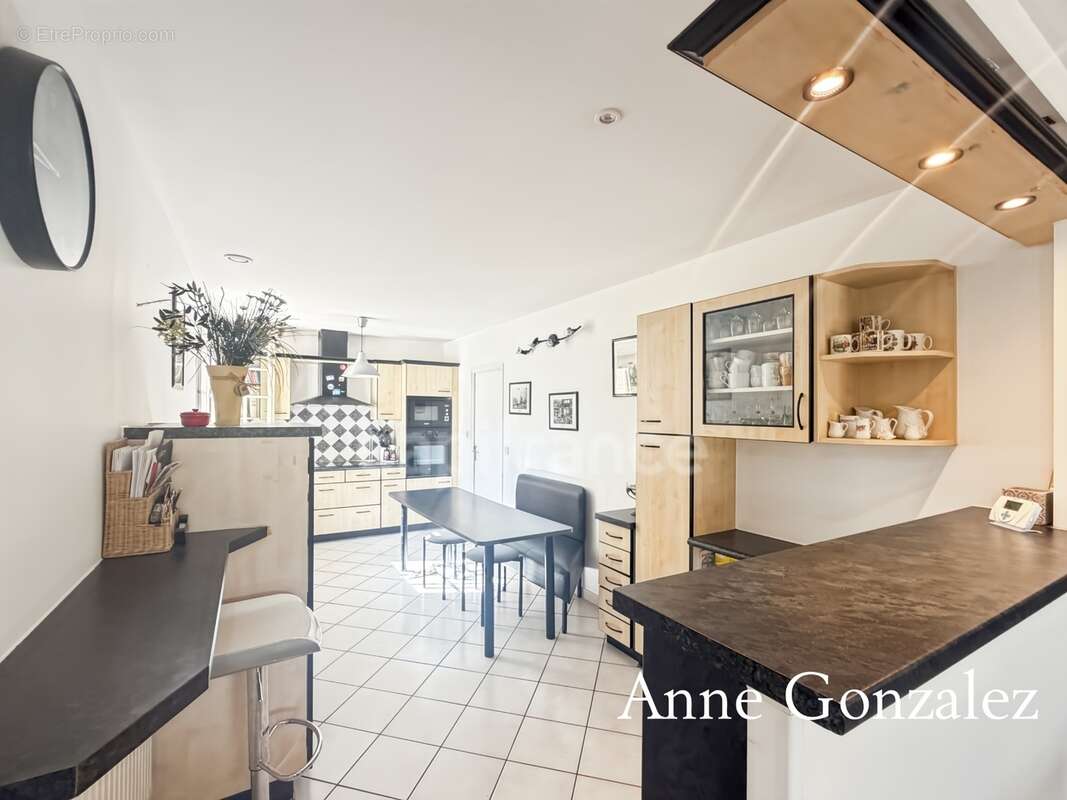Saint Jean le Blanc, à 5 minutes d'Orleans dans un secteur privilégié etcherché à vendre grande maison familiale de 235 m2, 5 ch - photo 2