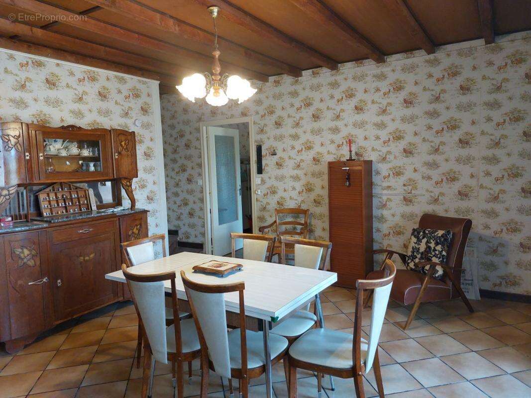 Maison à SAINT-SILVAIN-BAS-LE-ROC