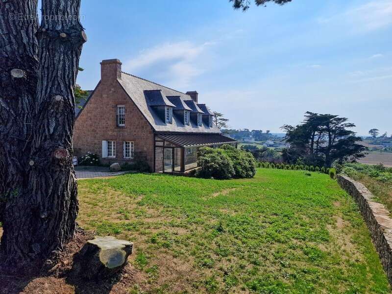 Maison à PLOUGRESCANT