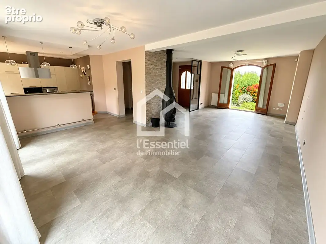 Calme absolu - beaux volumes -  grand jardin - sous-sol total - photo 7