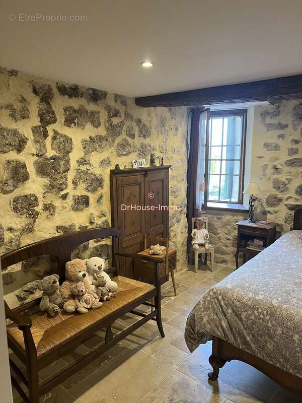 Appartement à GREOLIERES