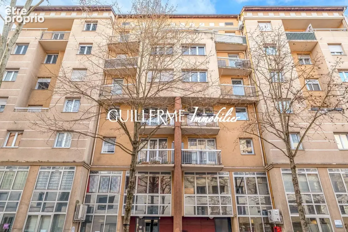 Appartement T3 à Gare de Vaise avec balcon, cave & parking - photo 18