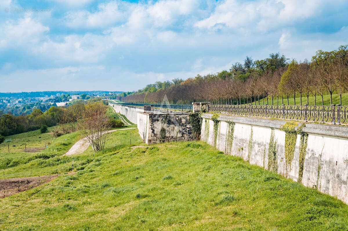 Dernier étage avec Vue Exceptionnelle Le Mesnil-Le-Roi 4 pièce(s) 101 m2 - photo 11