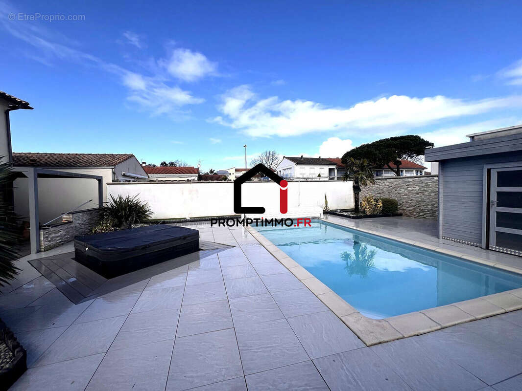 Maison à VAUX-SUR-MER