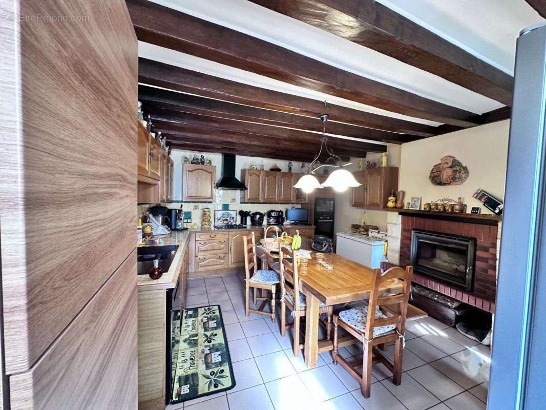 Maison 93 m² à Poulaines  - photo 2