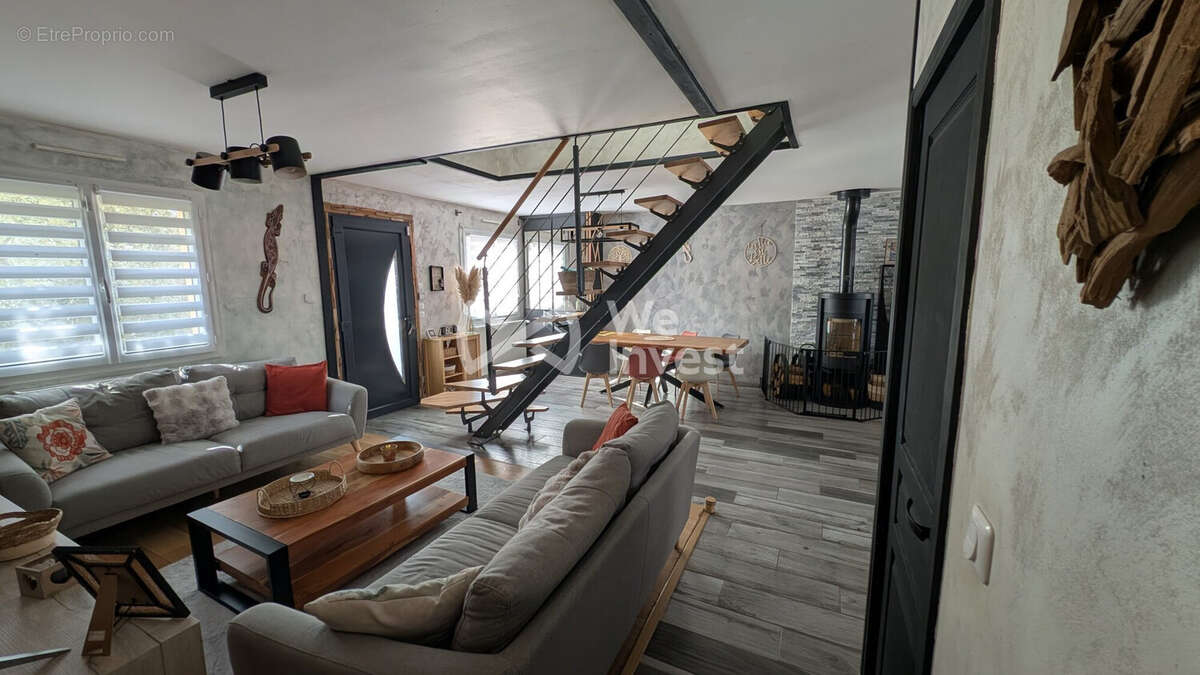 Maison à SAINT-OUEN-EN-BELIN