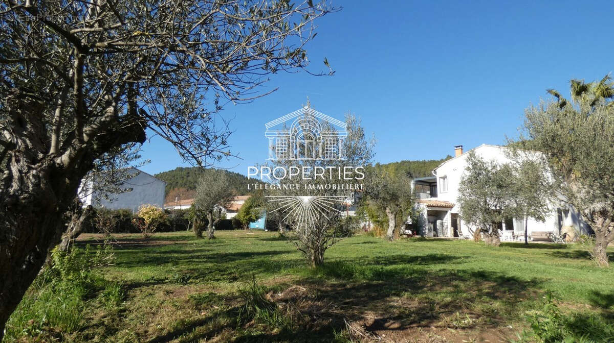 Carnoules - propriete de 160 m² renovee - piscine -garage- possibilite divison parcellaire - photo 7