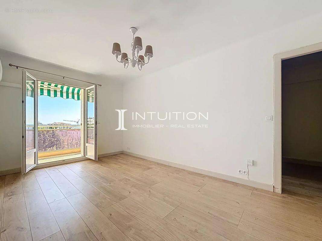 Cannes - Alexandre III : Appartement 2 pièces vue mer - photo 3