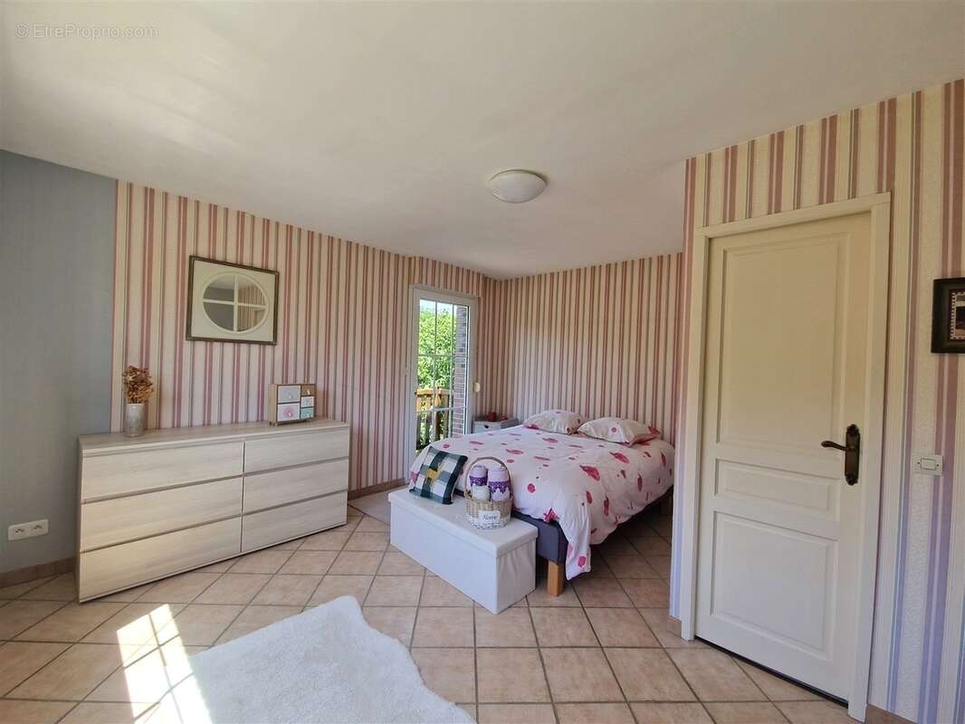 Maison à DAMPIERRE-SUR-AVRE