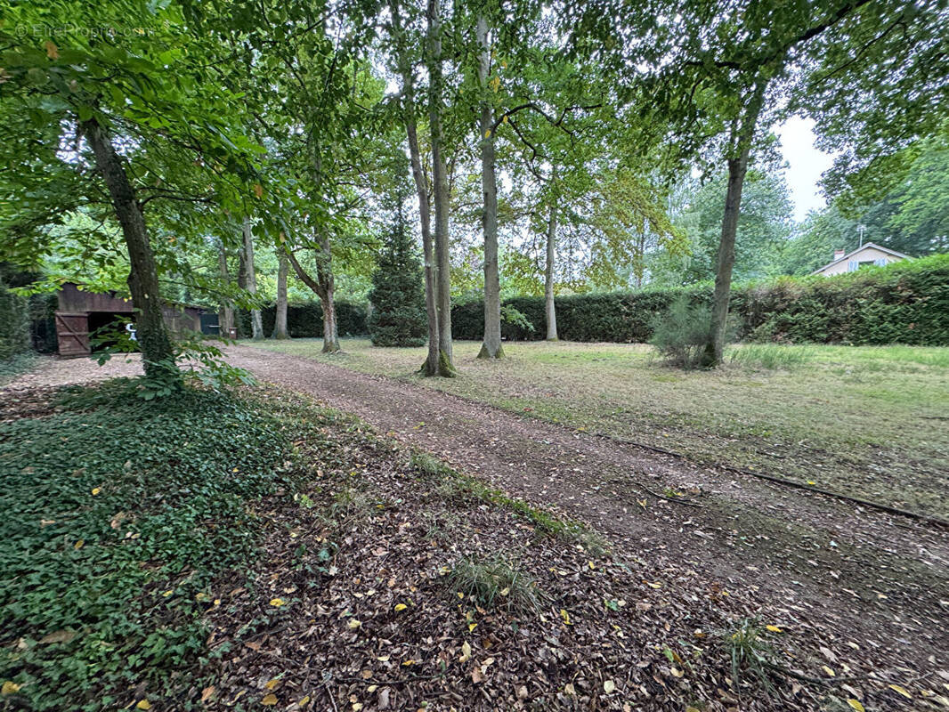 Terrain à GROSROUVRE