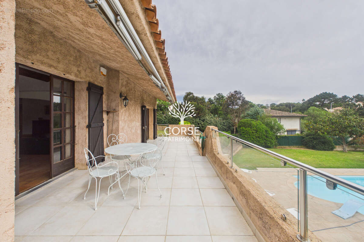 Maison à PORTO-VECCHIO
