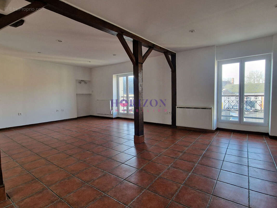 Appartement à LA CHAPELLE-EN-SERVAL