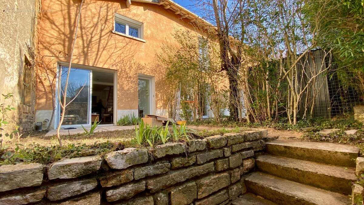 Maison à CAILLOUX-SUR-FONTAINES