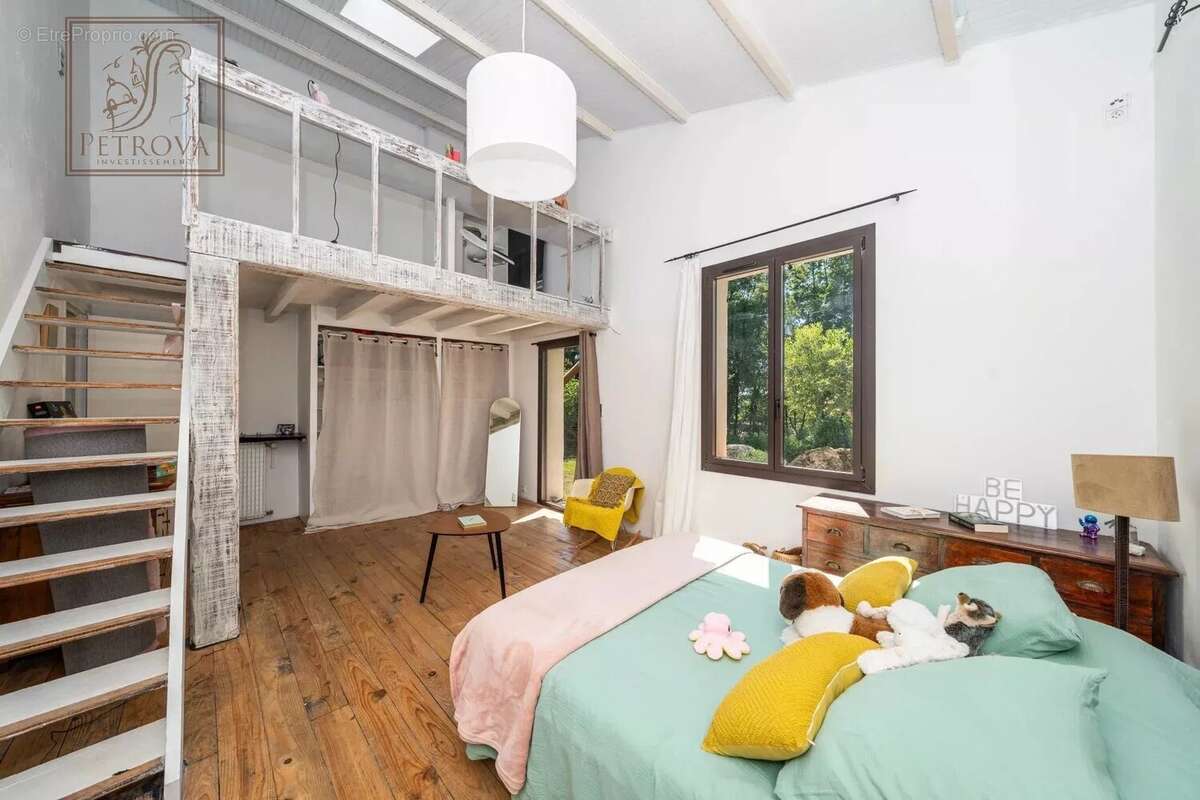 Maison à TOURRETTES-SUR-LOUP