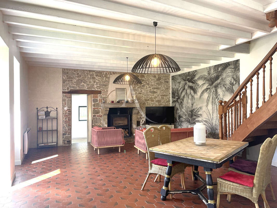 Maison à SAINT-GEORGES-DE-POINTINDOUX