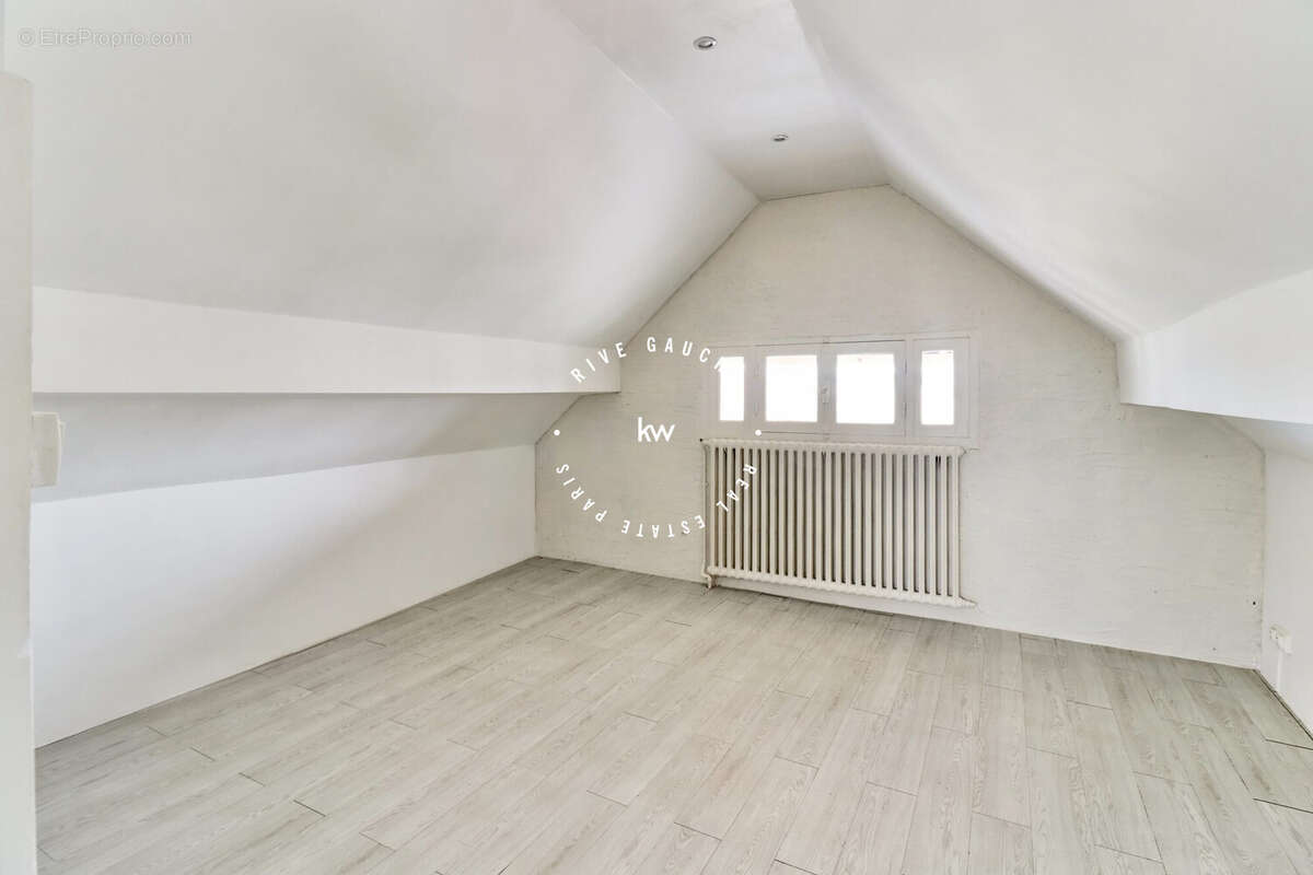 Pièce sous comble 25m2 au sol - Maison à CLAMART