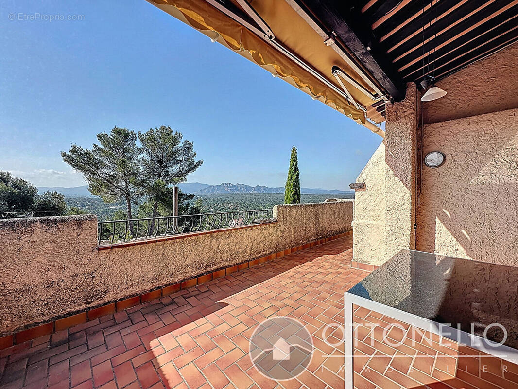 Maison à ROQUEBRUNE-SUR-ARGENS
