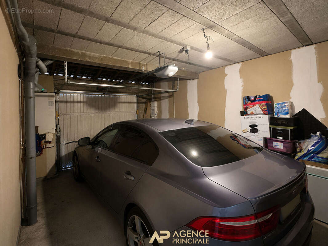 Aytré Maison familiale avec piscine, vie de plain-pied et 3 garages -141m2 - photo 11
