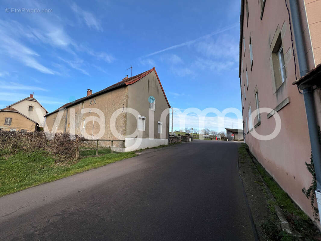 Maison à LA CLAYETTE