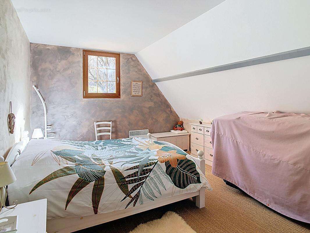 Ensemble contemporain avec maison principale, gîte indépendant, piscine chauffée et vaste terrain - photo 10