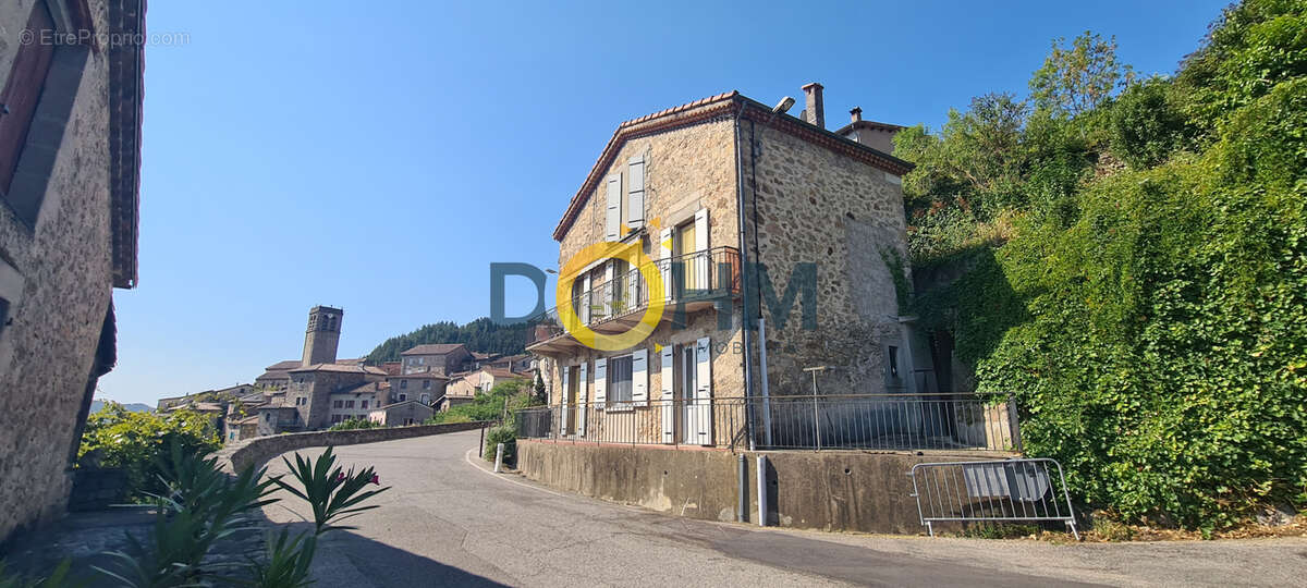 Maison de village avec grande terrasse, balcons et garage - photo 16
