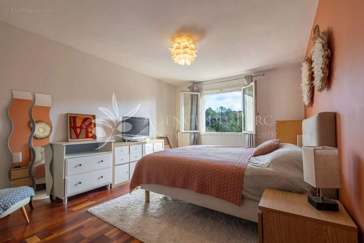 Maison à ROQUEFORT-LES-PINS