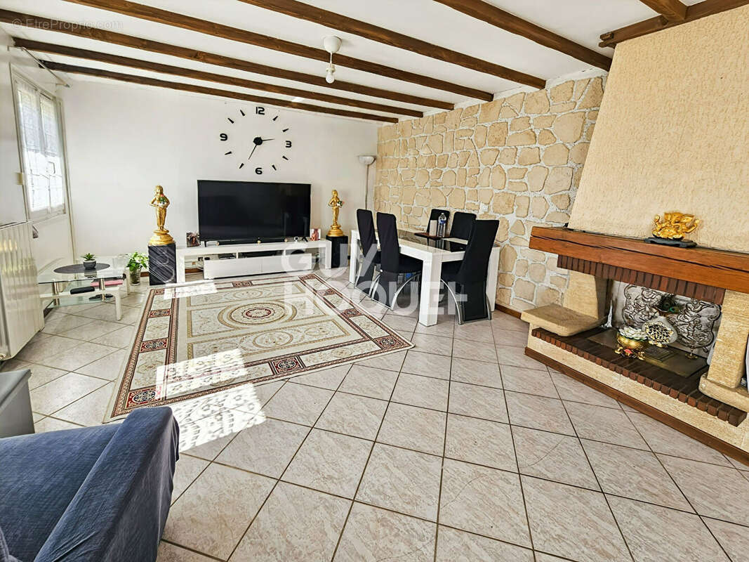 Maison à FONTENAY-TRESIGNY