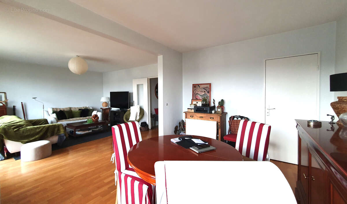 Appartement à VILLE-D&#039;AVRAY