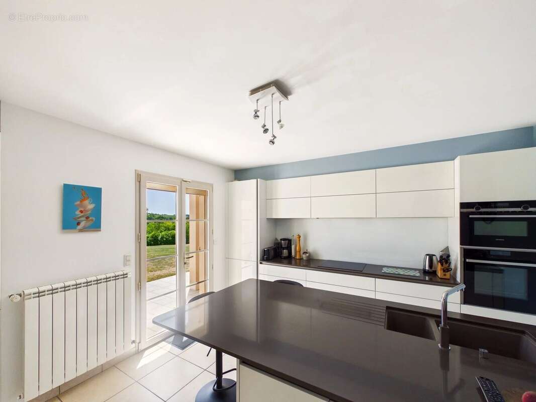 Superbe Villa Contemporaine avec Piscine, Vue Panoramique et Excellente Performance Énergétique - photo 5