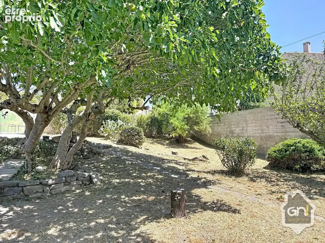 Maison de Type 7 avec jardin. - photo 2