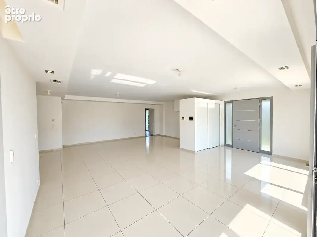Villa d'architecte avec piscine et deux appartements indépendants - photo 5