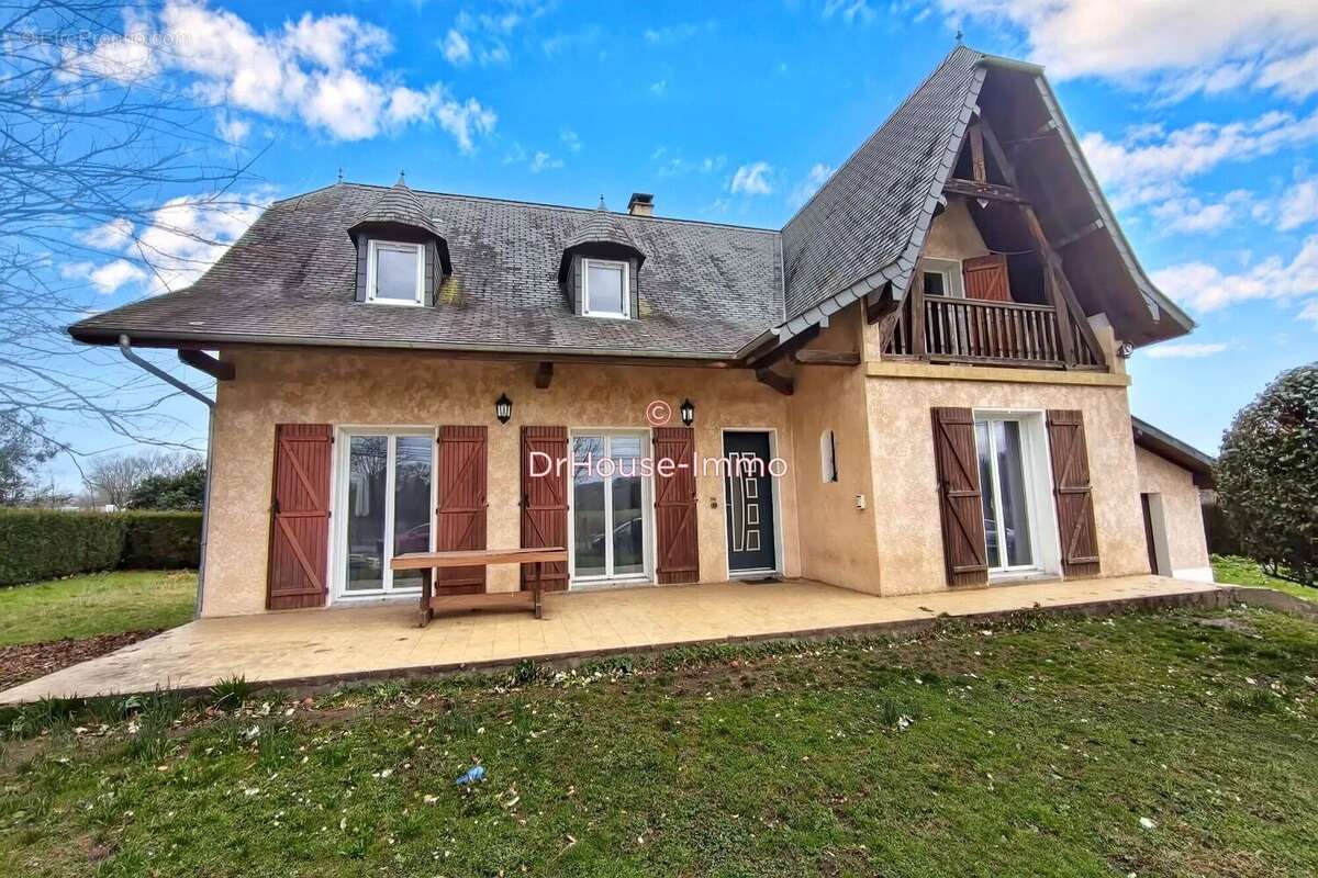 Maison à OGEU-LES-BAINS