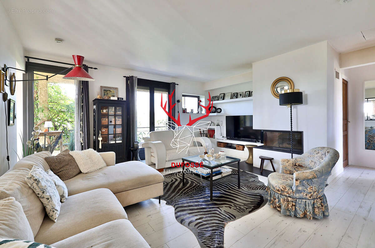 Maison à LA TOUR-DE-SALVAGNY