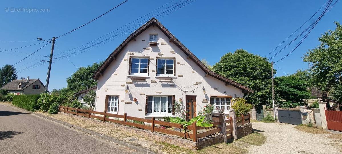 Maison à LIXY